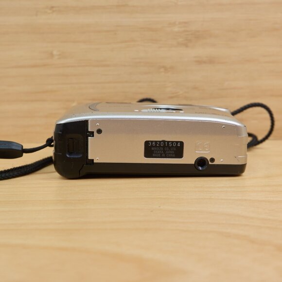 Minolta AF50 Big Finder Point and Shoot 35mm Film Camera - Picture 6 of 8